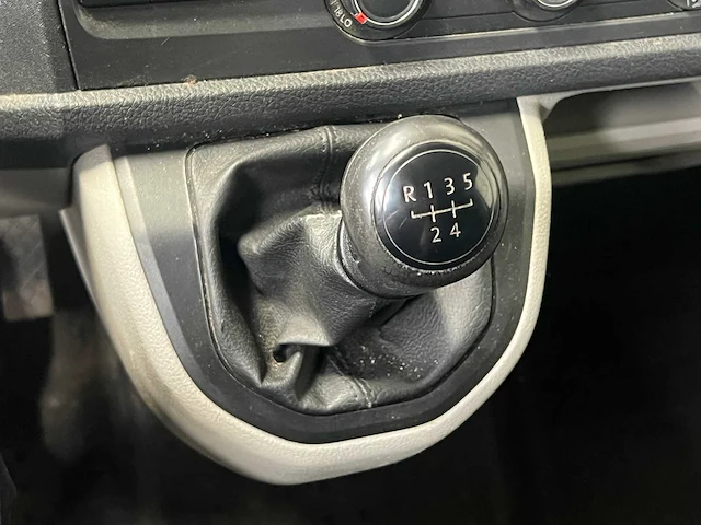 Volkswagen transporter 2.0 tdi l1h1 highl. 84pk 2018, v-236-pf - afbeelding 24 van  39
