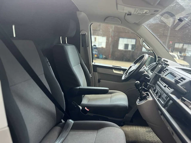 Volkswagen transporter 2.0 tdi l1h1 highl. 84pk 2018, v-236-pf - afbeelding 30 van  39
