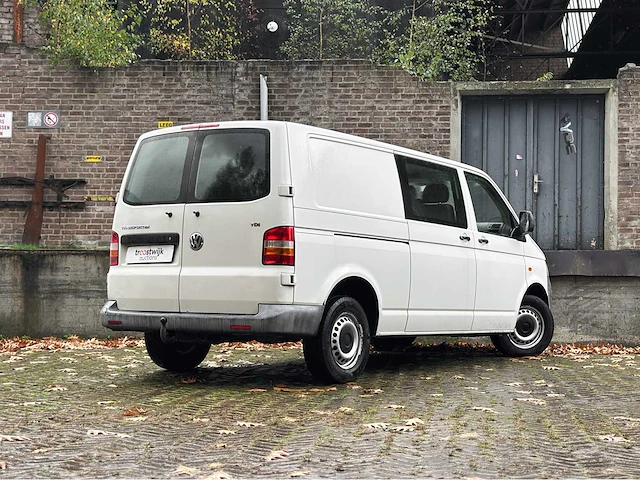 Volkswagen transporter 2.5 tdi 340 trend.dc 6-persoons 131pk 2008, 49-vng-3 - afbeelding 28 van  31