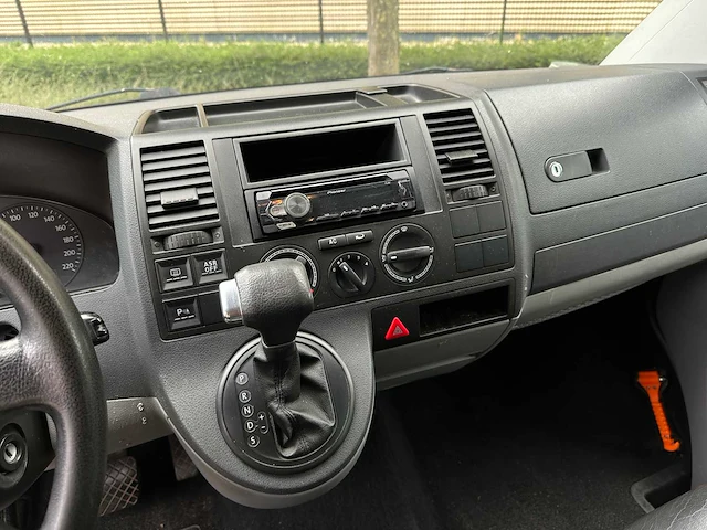 Volkswagen transporter 2.5 tdi 340 trendline dsg 5-persoon 131pk 2009, 6-vdv-12 - afbeelding 9 van  30