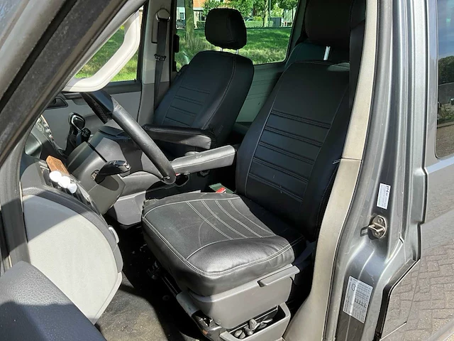Volkswagen transporter dubbele cabine bedrijfswagen - afbeelding 13 van  14