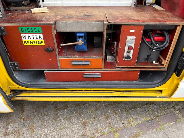 Volkswagen transporter servicebus met kenteken vl-843-f. btw voertuig. datum eerste toelating 27-01-2015. - afbeelding 22 van  22