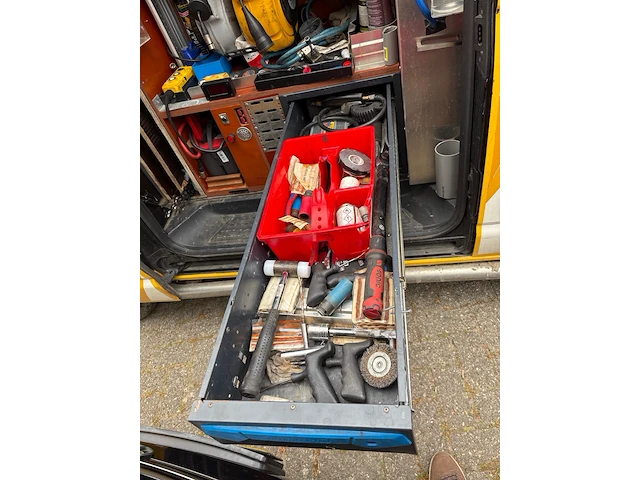 Volkswagen transporter servicebus met kenteken vv-894-d. btw voertuig. datum eerste toelating 08-04-2016. - afbeelding 4 van  21