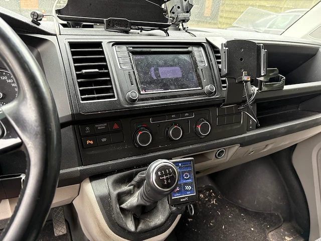 Volkswagen transporter servicebus met kenteken vv-894-d. btw voertuig. datum eerste toelating 08-04-2016. - afbeelding 11 van  21