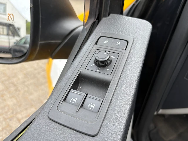 Volkswagen transporter servicebus met kenteken vv-894-d. btw voertuig. datum eerste toelating 08-04-2016. - afbeelding 13 van  21