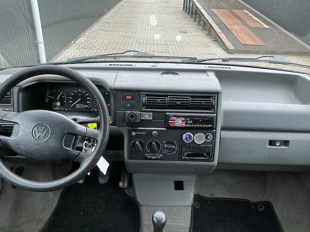Volkswagen transporter t4 2.4d 5 cilinder bedrijfswagen met oprijklep/laadplateau - afbeelding 22 van  38