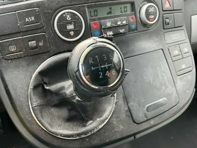 Volkswagen transporter t5 2.5 tdi multivan bedrijfswagen - afbeelding 15 van  37