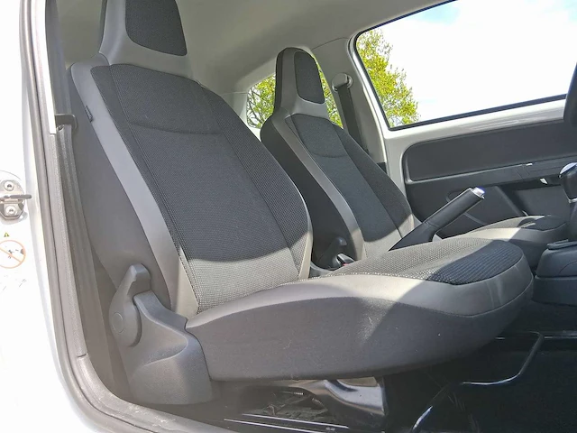 Volkswagen up! 1.0 high up! car 2012 | zj-913-l - afbeelding 20 van  28