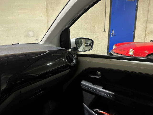 Volkswagen up! 1.0 move up! bluemotion 60pk 2013, 2-szr-70 - afbeelding 17 van  36