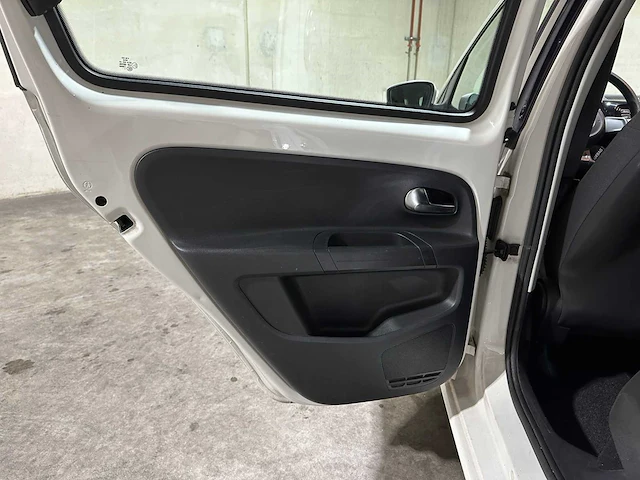 Volkswagen up! 1.0 move up! bluemotion 60pk 2013, 2-szr-70 - afbeelding 20 van  36