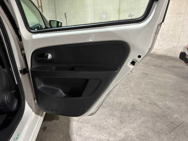 Volkswagen up! 1.0 move up! bluemotion 60pk 2013, 2-szr-70 - afbeelding 22 van  36