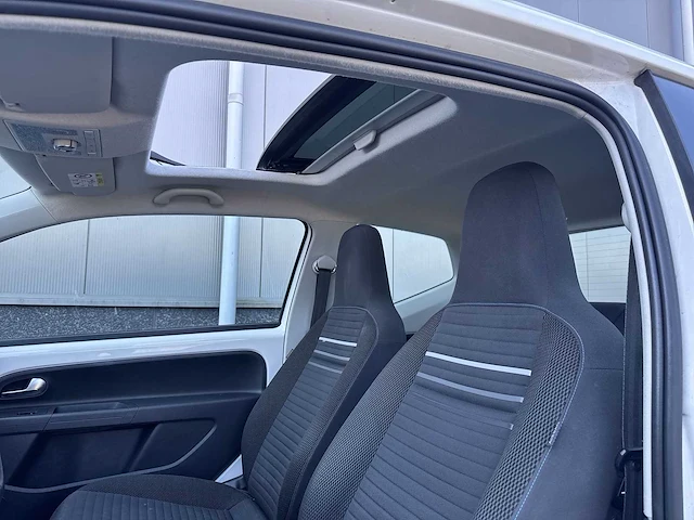 Volkswagen up! 1.0 up! edition bluemotion car 2014 | gzz-37-b i - afbeelding 3 van  26
