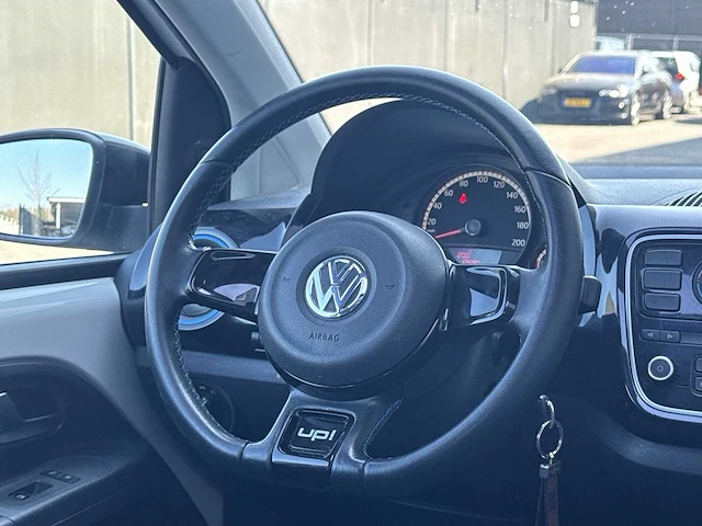 Volkswagen up! 1.0 up! edition bluemotion car 2014 | gzz-37-b i - afbeelding 8 van  26