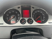 Volkswagenpassat variant 2.0 fsi highline airco cruise navi leder, 01-xl-hp - afbeelding 5 van  29