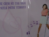 Volle palet violetta wenskaarten in display - afbeelding 4 van  7