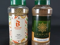 Volle pot tijm (bravour) en zwarte peper (campure) - afbeelding 2 van  5