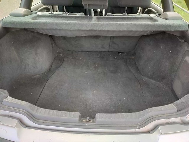 Volvo - 2002 - v40 - 1.8 europa - 15-jz-bg - afbeelding 2 van  16