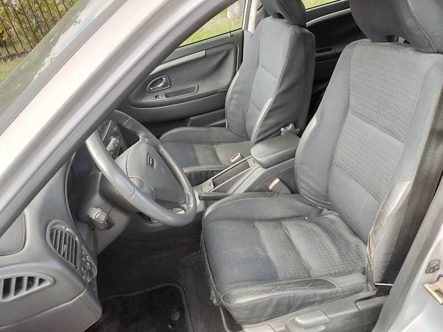 Volvo - 2002 - v40 - 1.8 europa - 15-jz-bg - afbeelding 6 van  16