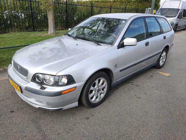 Volvo - 2002 - v40 - 1.8 europa - 15-jz-bg - afbeelding 1 van  16