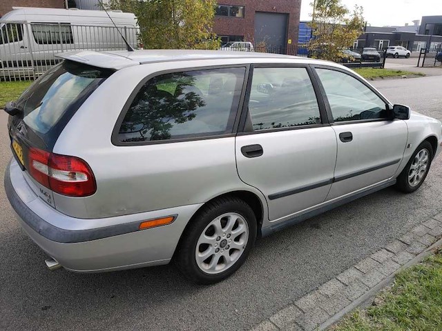 Volvo - 2002 - v40 - 1.8 europa - 15-jz-bg - afbeelding 13 van  16