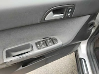Volvo - 2004 - v50 - 1.8 - 35-pn-pv - afbeelding 2 van  20