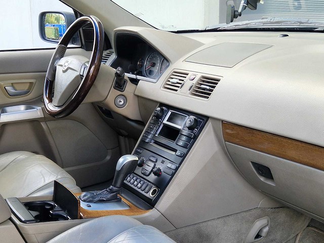 Volvo - 2004 - xc90 - 2.9 t6 - 7pers - g-007-vs - afbeelding 17 van  27