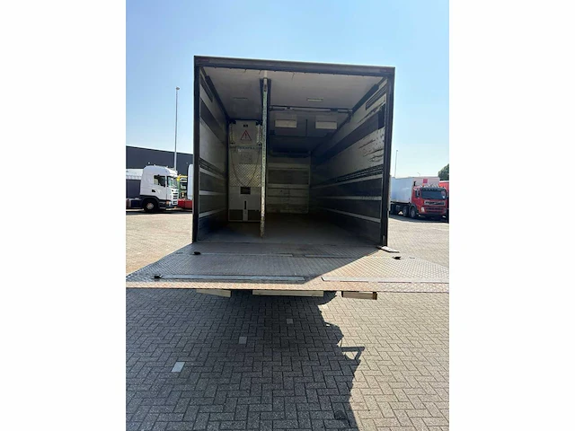 Volvo - 2005 - fm 9 cooling 260 - vrachtwagen - afbeelding 8 van  12