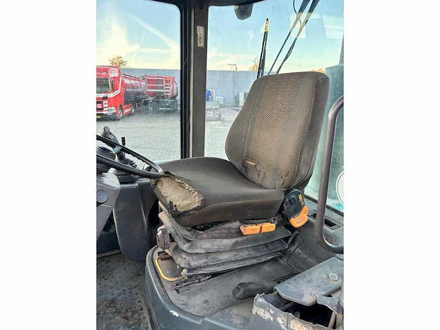 Volvo - 2005 - l30 - shovel - afbeelding 5 van  8