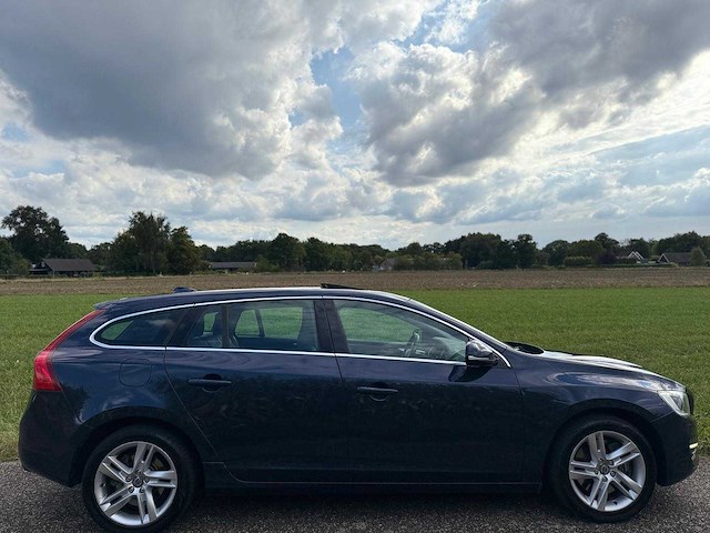 Volvo - 2013 - v60 - 2.4 d6 awd pl.i sum. - 7-szh-17 - afbeelding 10 van  15