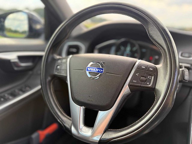 Volvo - 2013 - v60 - 2.4 d6 awd pl.i sum. - 7-szh-17 - afbeelding 15 van  15