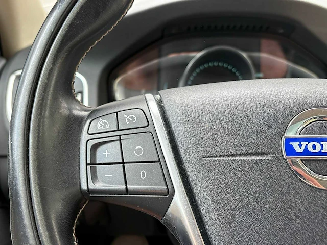Volvo - 2014 - v60 - 2.4 d6 awd pl.i sum. - 1-tgl-58 - afbeelding 4 van  23