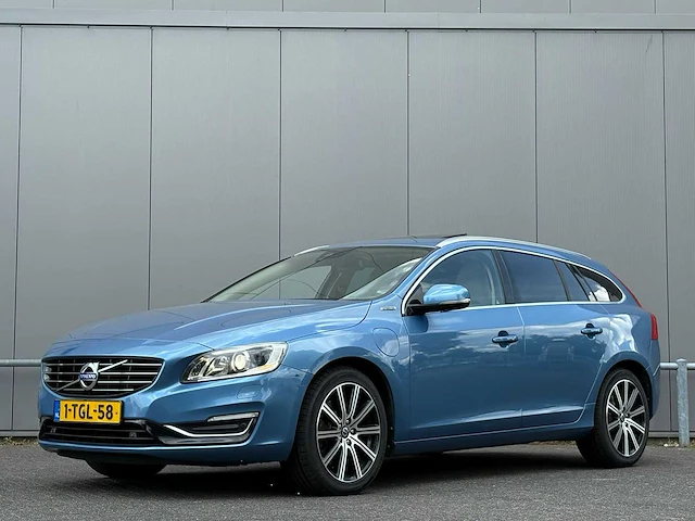 Volvo - 2014 - v60 - 2.4 d6 awd pl.i sum. - 1-tgl-58 - afbeelding 1 van  23