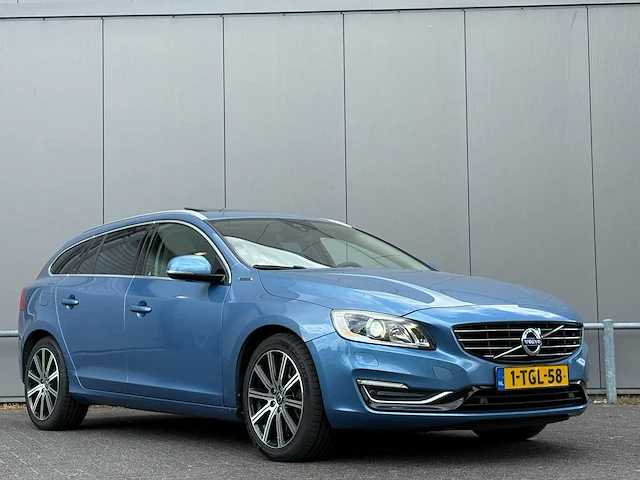 Volvo - 2014 - v60 - 2.4 d6 awd pl.i sum. - 1-tgl-58 - afbeelding 17 van  23