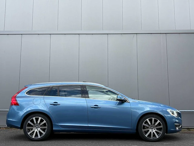 Volvo - 2014 - v60 - 2.4 d6 awd pl.i sum. - 1-tgl-58 - afbeelding 18 van  23