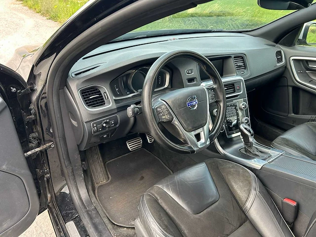Volvo - 2015 - v60 - d4 r-line - personenauto - afbeelding 9 van  50