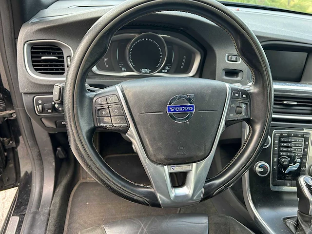 Volvo - 2015 - v60 - d4 r-line - personenauto - afbeelding 11 van  50