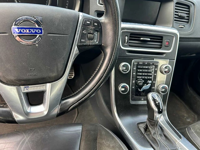 Volvo - 2015 - v60 - d4 r-line - personenauto - afbeelding 14 van  50