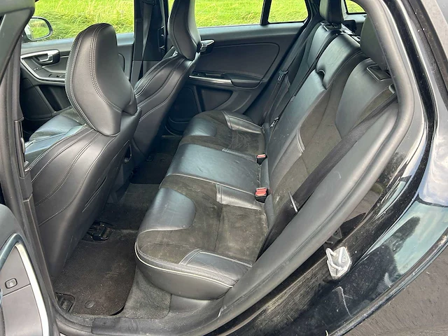 Volvo - 2015 - v60 - d4 r-line - personenauto - afbeelding 15 van  50
