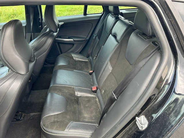 Volvo - 2015 - v60 - d4 r-line - personenauto - afbeelding 16 van  50