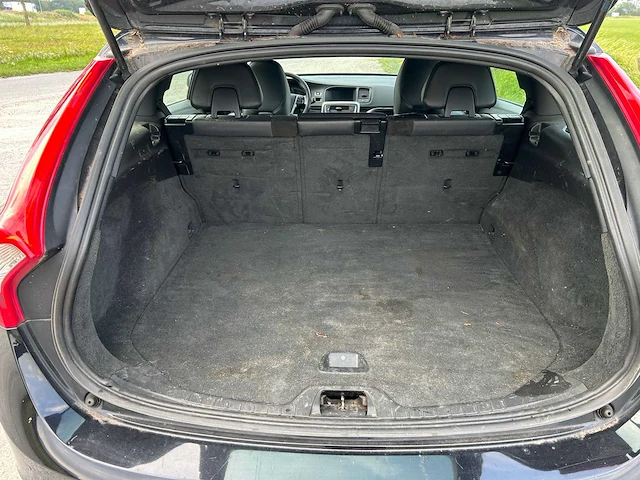 Volvo - 2015 - v60 - d4 r-line - personenauto - afbeelding 18 van  50
