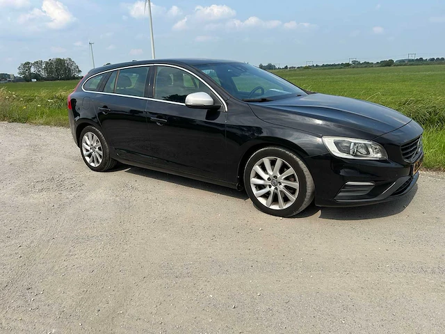 Volvo - 2015 - v60 - d4 r-line - personenauto - afbeelding 19 van  50