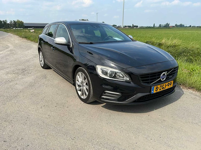 Volvo - 2015 - v60 - d4 r-line - personenauto - afbeelding 20 van  50