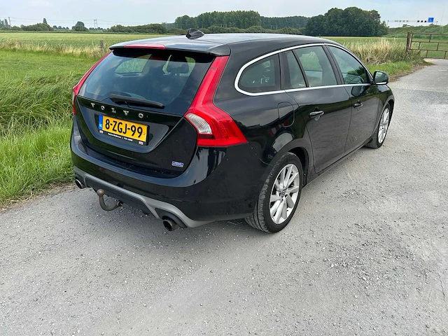 Volvo - 2015 - v60 - d4 r-line - personenauto - afbeelding 22 van  50