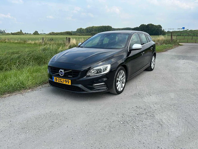 Volvo - 2015 - v60 - d4 r-line - personenauto - afbeelding 12 van  50