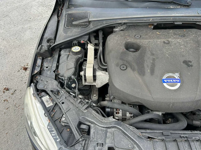 Volvo - 2015 - v60 - d4 r-line - personenauto - afbeelding 35 van  50