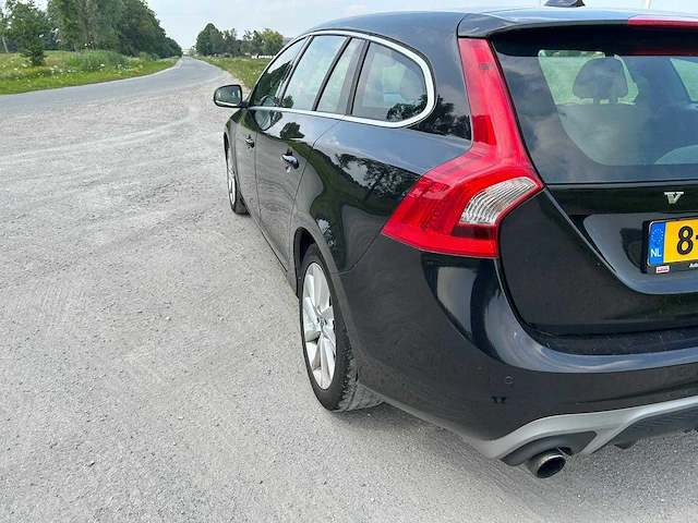 Volvo - 2015 - v60 - d4 r-line - personenauto - afbeelding 49 van  50