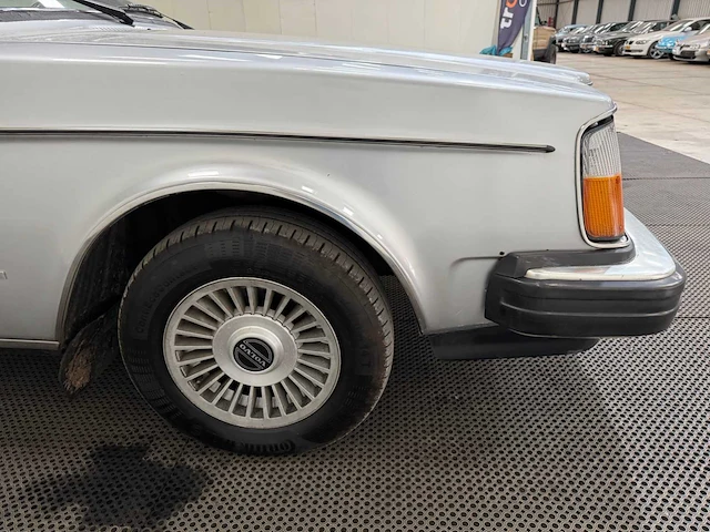 Volvo - 262 c - bertone - oldtimer - 1977 - afbeelding 24 van  34