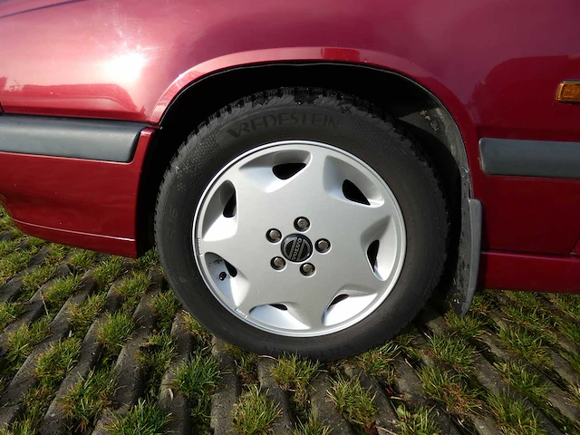 Volvo - 850 - 2.3 t-5 com.lux.ex. - car - 1996 - afbeelding 10 van  26