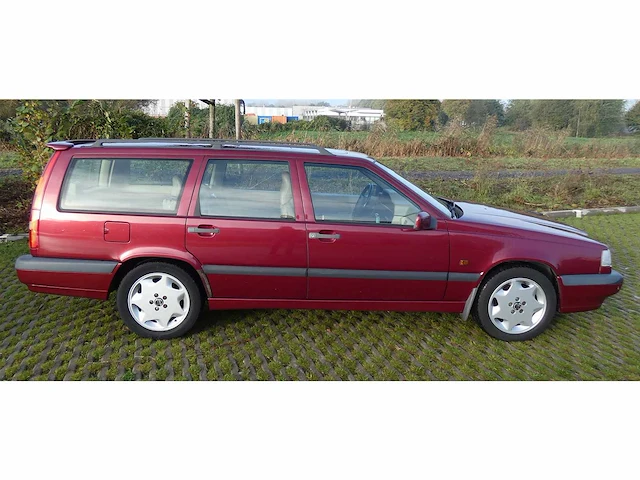 Volvo - 850 - 2.3 t-5 com.lux.ex. - car - 1996 - afbeelding 1 van  26
