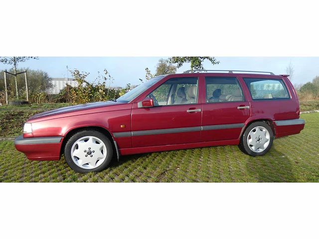 Volvo - 850 - 2.3 t-5 com.lux.ex. - car - 1996 - afbeelding 20 van  26